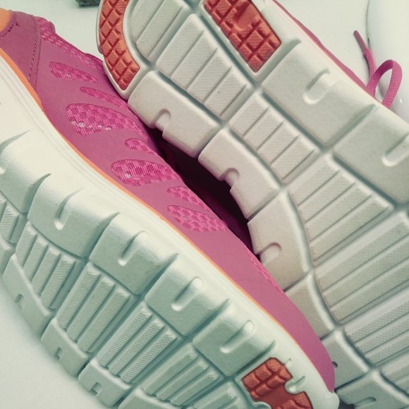 Jillian Michaels Run Your A** Off Running Sneakers, Size 8.5, in bright Pink. - Picture 1 of 5